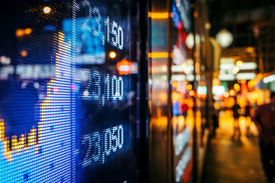 how does market cap affect crypto price