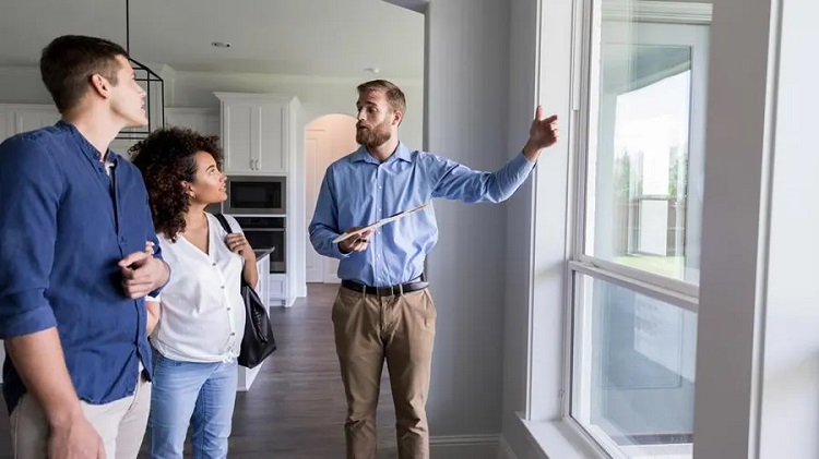 how to become a real estate agent in the UK